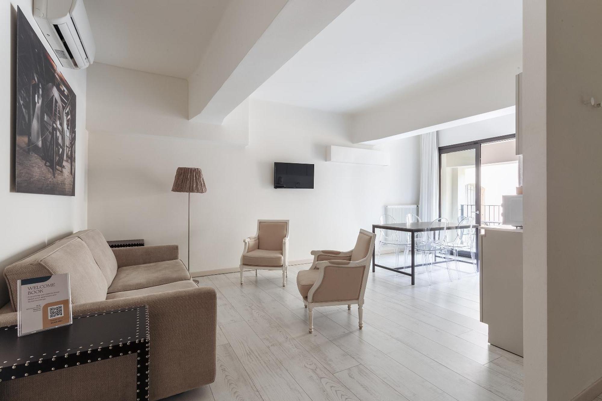 Opera Apartment *